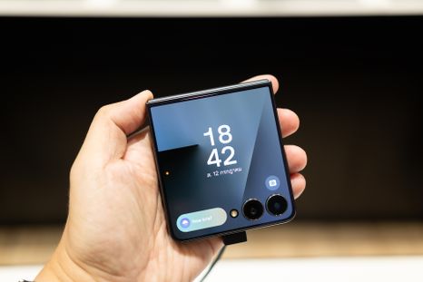 Las imágenes filtradas del Samsung Galaxy Z Flip8 confirman un diseño más delgado y refinado para el lanzamiento de julio. Las imágenes filtradas del Samsung Galaxy Z Flip8 confirman un diseño más delgado y refinado para el lanzamiento de julio.