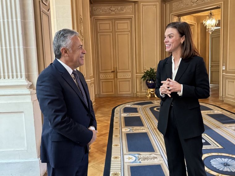 Alfredo Cornejo se reunió con Abigail Dressel, encargada de negocios de la Embajada de EE. UU. en Argentina. Foto: Prensa Gobierno de Mendoza