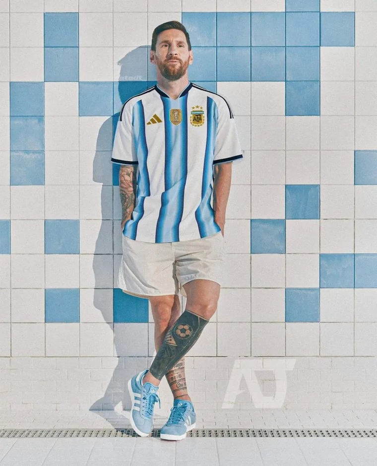 Con Lionel Messi como modelo, la nueva indumentaria de la Selección argentina en el Mundial 2026. Foto: Opeleak Con Lionel Messi como modelo, la nueva indumentaria de la Selección argentina en el Mundial 2026. Foto: Opeleak