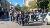 Estudiantes, padres y docentes del colegio Normal N°2 de La Plata protestaron este miércoles por el violento ataque ocurrido el martes en ese establecimiento. Estudiantes, padres y docentes del colegio Normal N°2 de La Plata protestaron este miércoles por el violento ataque ocurrido el martes en ese establecimiento.