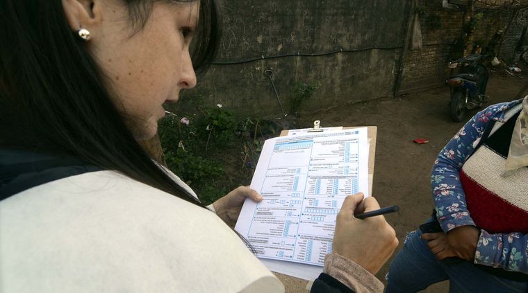 Las personas que realizan el censo cobrarán 6 mil pesos por única vez antes de este viernes Foto: TELAM