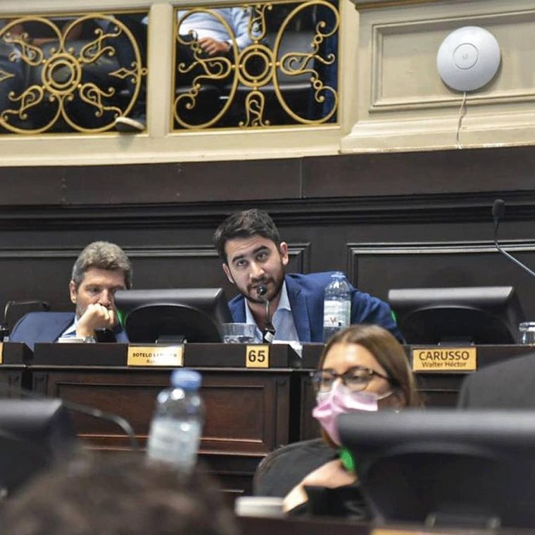 Nahuel Sotelo, legislador bonaerense de La Libertad Avanza, defendió la libre portación de armas y afirmó que un ciudadano decide armarse ya que siente que lo abandonó todo el que lo tenía que cuidar