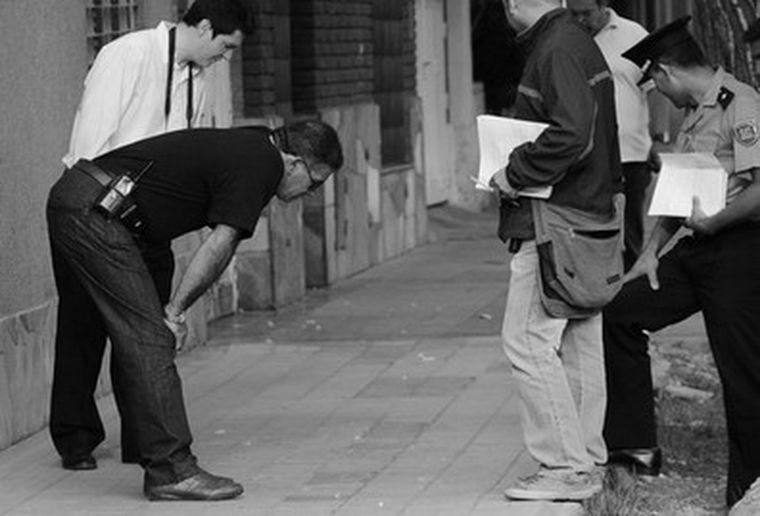 El homicida incendió la camioneta de la víctima para borrar las huellas.