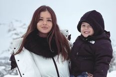 Rodeada de un paisaje invernal, la China se mostró con sus hijos Foto: @sangrejaponesa