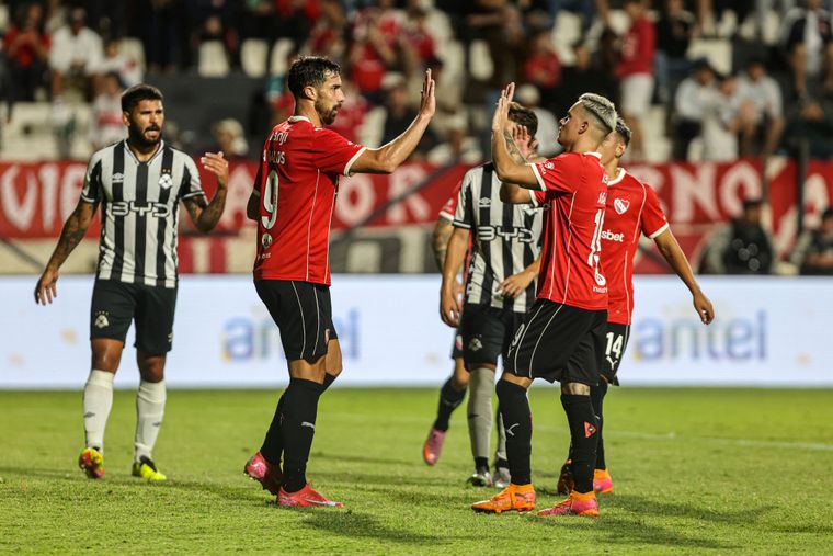Festeja Ávalos y todo el Rojo. Independiente cerró su gira amistosa por Montevideo con el tercer triunfo al hilo.&nbsp;