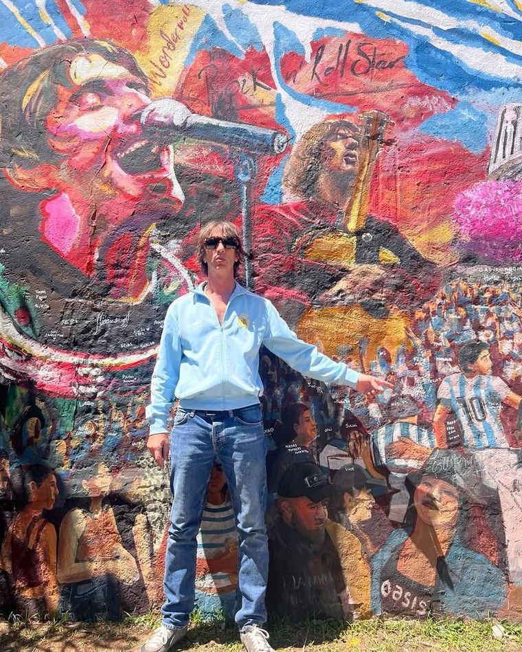 Richard Ashcroft visitó el mural en Núñez y escribió: Richard Ashcroft visitó el mural en Núñez y escribió: