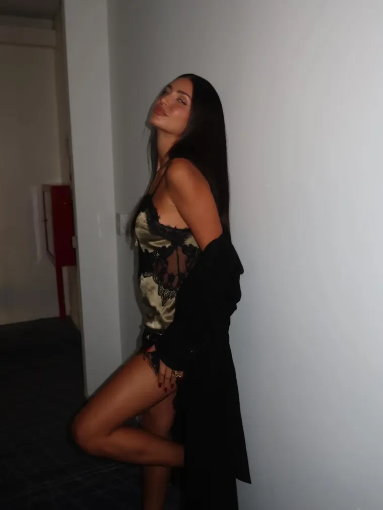 El vestido lencero de Zaira Nara. El vestido lencero de Zaira Nara.