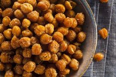 Estos garbanzos crujientes son una opción saludable para tus reuniones de amigo. Foto: Shutterstock