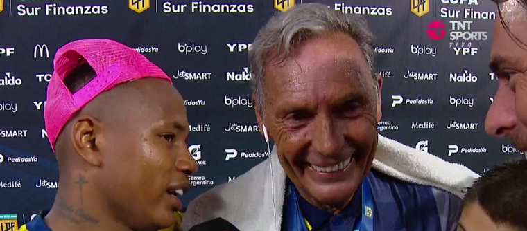 Campaz, Russo y un desopilante momento en la consagración de Rosario Central Foto: TNT Sports