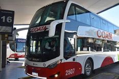 increible: un chofer abandono a 18 pasajeros dentro de un colectivo en la mitad de la noche