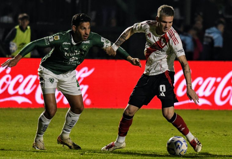 Insaurralde convirtió y Mastantuono asistió en el 1-1 en Junín. Foto: Fotobaires