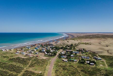 Bahía Creek, el pueblo de Río Negro donde acantilados, mar y médanos crean un paisaje patagónico único. Bahía Creek, el pueblo de Río Negro donde acantilados, mar y médanos crean un paisaje patagónico único.