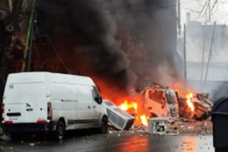 El incendió inició en un edificio ubicado en diagonal 77 y 48, a tres cuadras de la Gobernación. El incendió inició en un edificio ubicado en diagonal 77 y 48, a tres cuadras de la Gobernación.