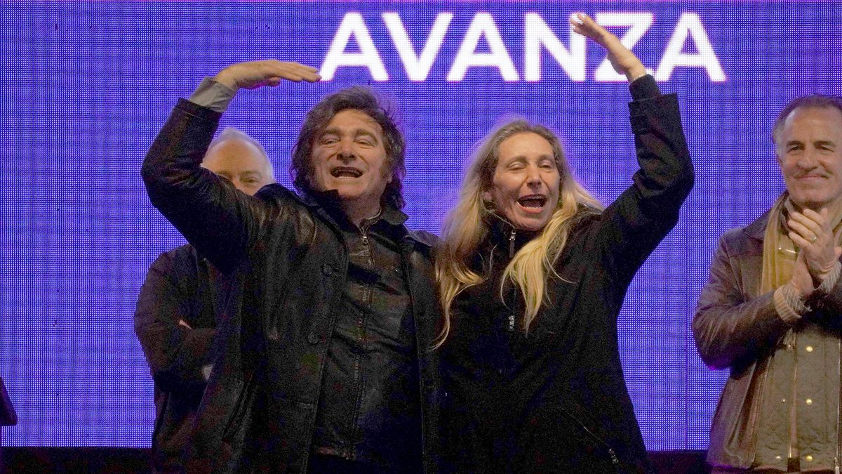 Javier y Karina Milei siguen “comiéndose” al PRO y le mandan un mensaje clave a Macri por su Twitter