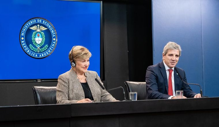 Kristalina Georgieva junto a Luis Caputo