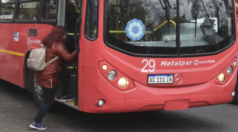 Viajar en el transporte público tiene beneficios con el Banco Nación. Viajar en el transporte público tiene beneficios con el Banco Nación.