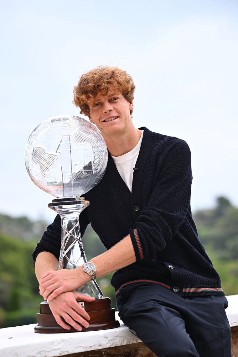 Sinner y el premio que recibió como nuevo Nº1 del mundo. Foto: @janniksin