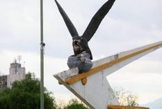entra y vota: ¿que monumento pondrias en lugar del condor del acceso este?