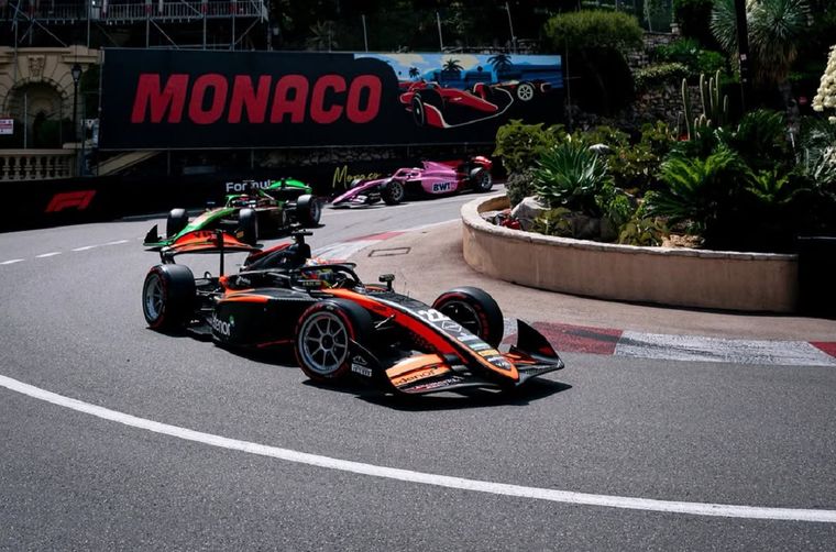 Nicolás Varrone finalizó 20° en la carrera principal de Mónaco tras una sanción que lo condicionó.