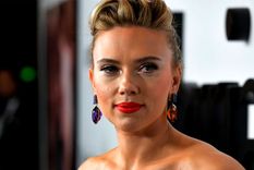 cuanto mide scarlett johansson y cuales fueron sus novios mas famosos: de sean penn a colin just, pasando por su boda con ryan reynolds