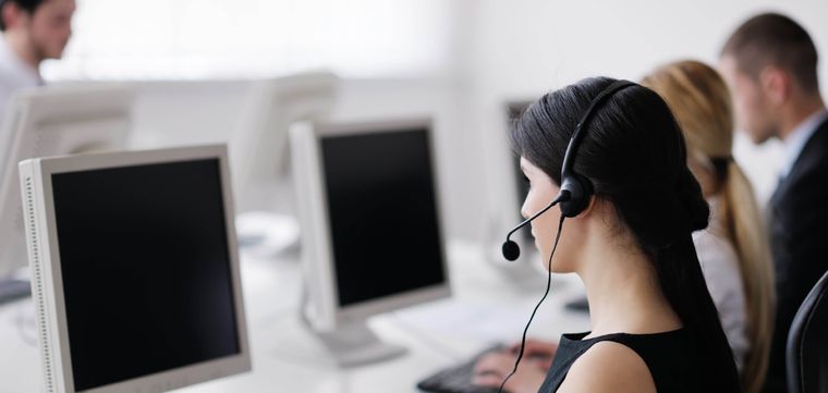 Tareas administrativas, transporte y atención al cliente están entre los sectores más amenazados, según la IA.