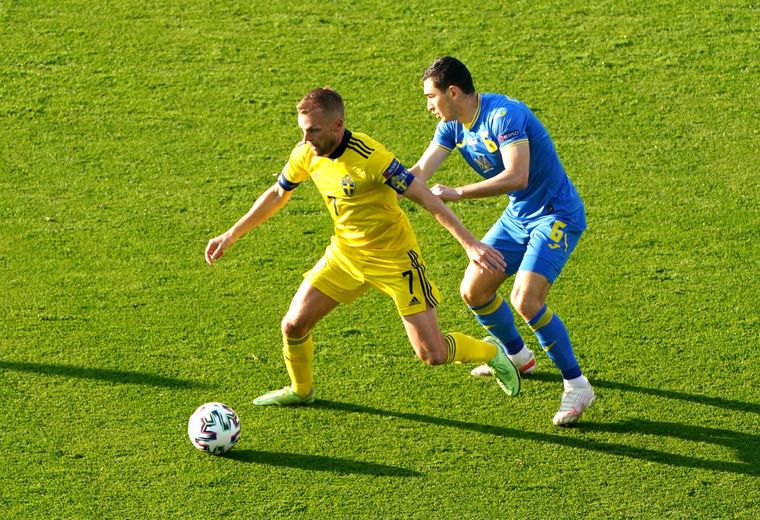 Suecos y ucranianos buscan la clasificación a cuartos de final Foto: DPA