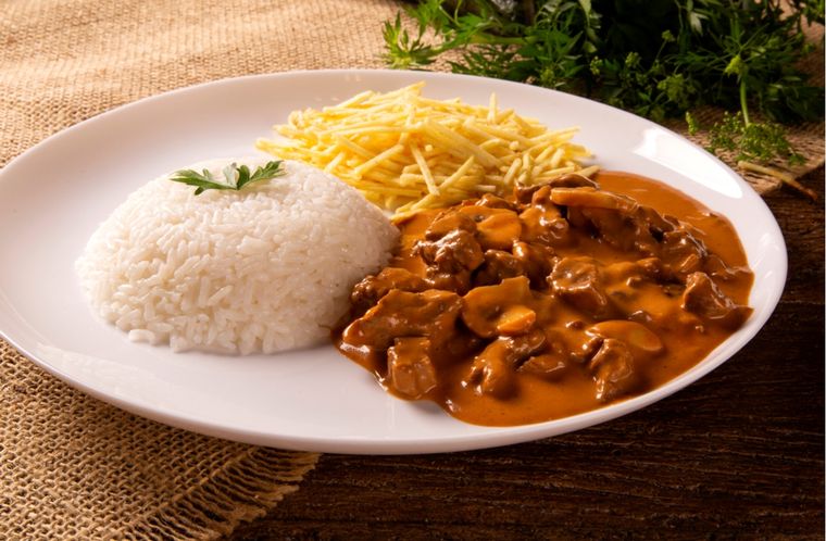 Lomo al strogonoff Una receta simple y deliciosa para hacer en pocos minutos Foto: Shutterstock