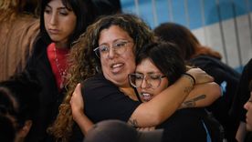 Militante de Fuerza Patria tras conocerse los resultados de la derrota en las elecciones. Militante de Fuerza Patria tras conocerse los resultados de la derrota en las elecciones.