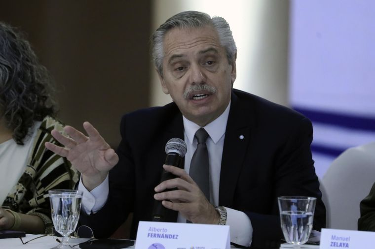 El expresidente Alberto Fernández aprovechó la polémica de José Luis Espert para reaparecer en las redes. Foto: EFE