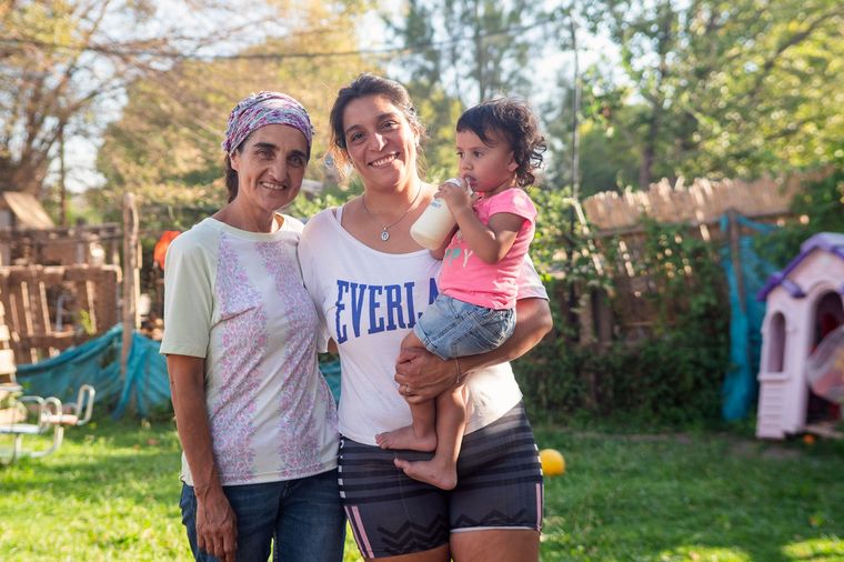 Susana, Florencia y la pequeña Azul Foto: Santiago Tagua/MDZ