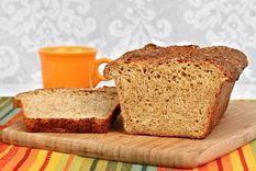 Si eres intolerante a la harina, este pan sin glutes es ideal para acompañar tus comidas. Foto: Shutterstock