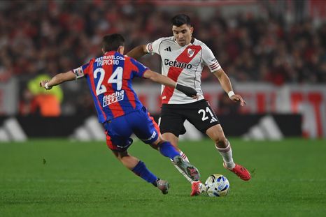 River y San Lorenzo se enfrentan por octavos de final en el Monumental. River y San Lorenzo se enfrentan por octavos de final en el Monumental.