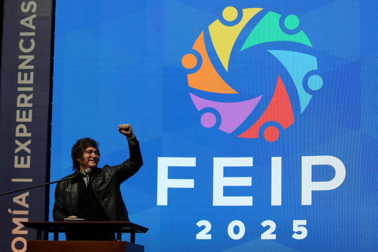 Javier Milei disertó en un evento empresario en Paraguay. Foto: @OPRArgentina