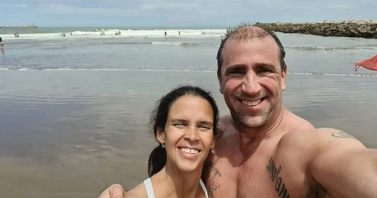 Los turistas argentinos fueron arrastrados por una ola