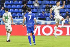 Michael Santos erró el penal y todo Sarmiento lo festeja. El equipo de Junín logró un triunfazo y aprovechó para presumir en las redes. Foto: FotoBaires