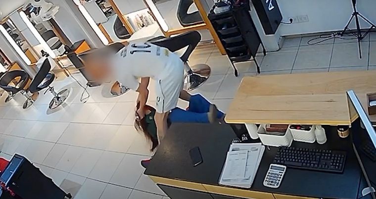 Las cámaras de seguridad registraron la secuencia completa. Foto: Captura de video