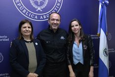 Patricia Bullrich, ministra de Seguridad de la Nación; Gustavo Villatoro, su par de El Salvador y Mercedes Rus, ministra de Seguridad de Mendoza Foto: Gobierno