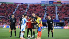 El diputado colombiano David Ruiz Gómez cuestionó la falta de “mentalidad ganadora” del fútbol cafetero tras la derrota ante Argentina Sub 20. El diputado colombiano David Ruiz Gómez cuestionó la falta de “mentalidad ganadora” del fútbol cafetero tras la derrota ante Argentina Sub 20.