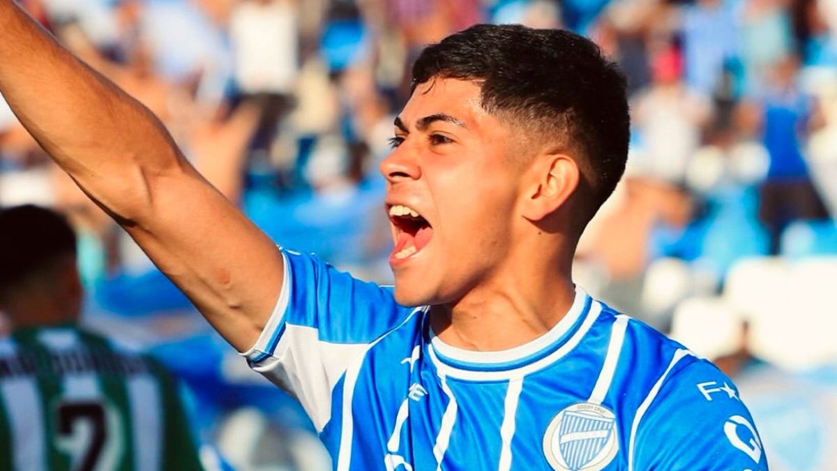 Lo quieren todos: el defensor más buscado del mercado de pases juega en Godoy Cruz