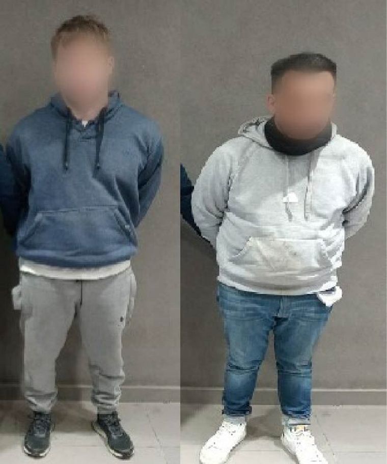 Dos de los delincuentes detenidos en Gerli tras un robo millonario en el Microcentro porteño Foto: Ministerio de Seguridad GCBA