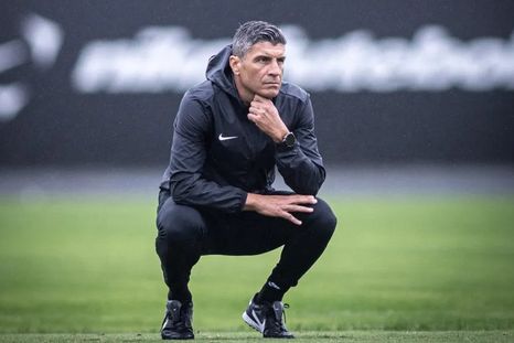 El DT de Vasco Da Gama podría tomar una fuerte decisión para las semis contra Boca. El DT de Vasco Da Gama podría tomar una fuerte decisión para las semis contra Boca.