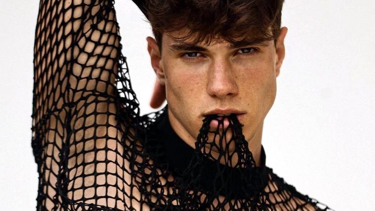 Edoardo está muy feliz estudiando teología. Foto: @_edoardosantini_