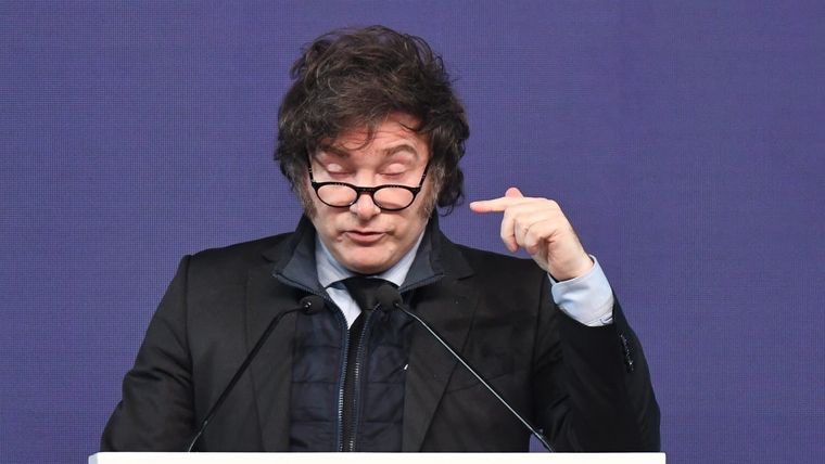 El presidente Javier Milei ante una semana en la que tras la presentación del proyecto de Presupuesto 2025 en el Congreso, se define cómo cierra el año en materia económica. Foto: Santiago Tagua/MDZ