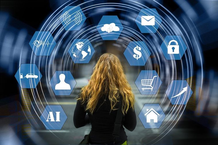 La fuerza laboral de las mujeres es clave para el crecimiento económico, señalan analistas. Foto: Pixabay