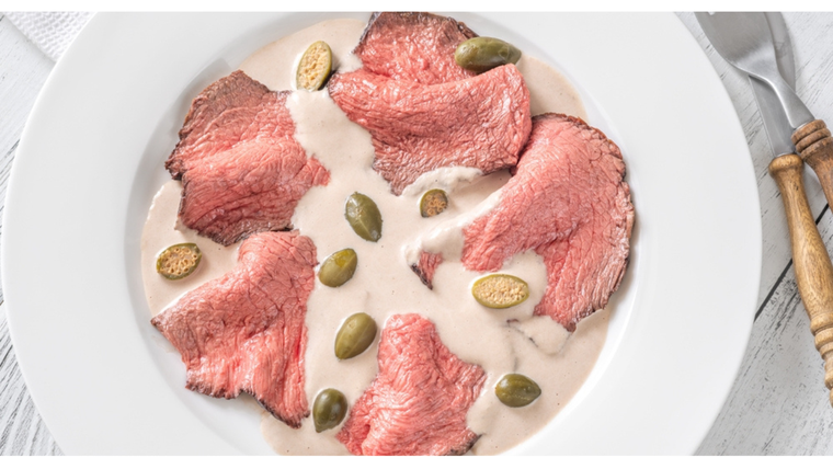 La receta de vitel toné se suele preparar con uno o dos días de anticipación. La receta de vitel toné se suele preparar con uno o dos días de anticipación.