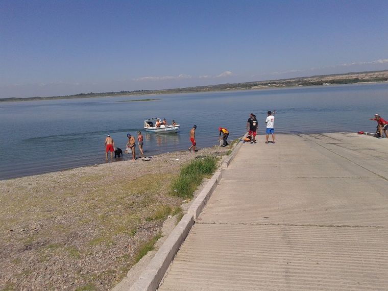 El hombre se golpeo con la baranda de la balsa y cayó al agua en El Carrizal