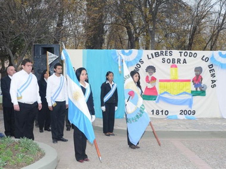 Del festejo participaron cientos de vecinos. Foto: Gentileza prensa Rivadavia