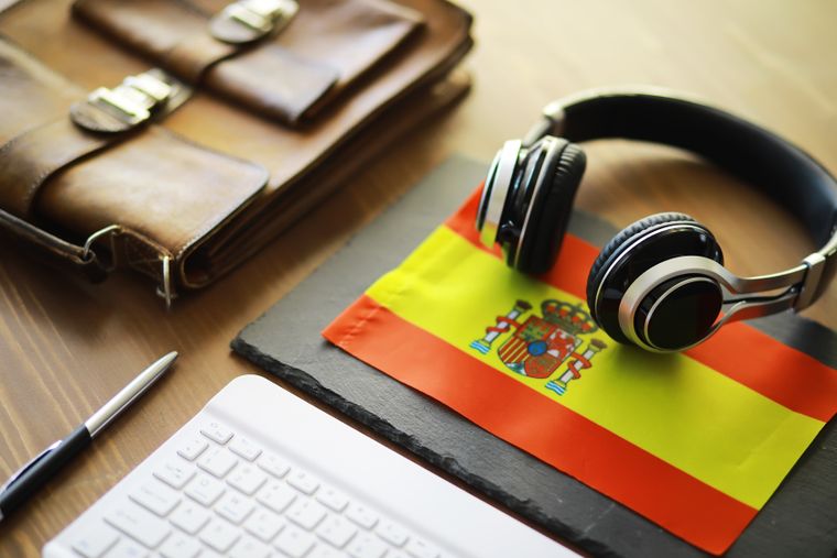 En Argentina, no solo se habla el español. En Argentina, no solo se habla el español.