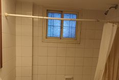 Tras la ventana de su baño, encontró algo increíble Foto: Twitter/@Ibanezisok Tras la ventana de su baño, encontró algo increíble Foto: Twitter/@Ibanezisok