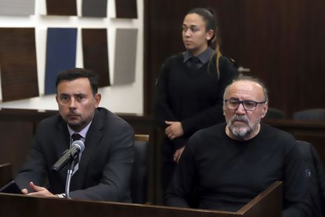 Cacho Garay con uno de sus abogados Foto: Télam